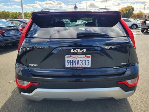 Used 2023 Kia Niro LX image 5