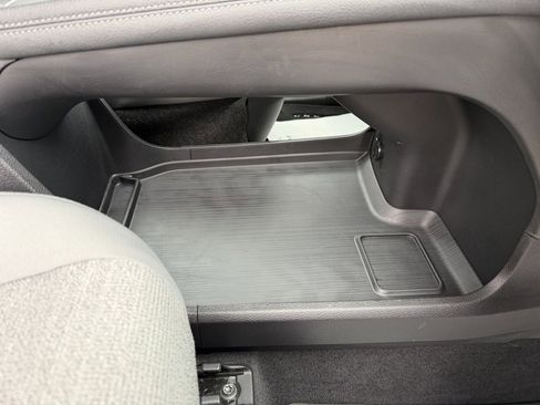 Used 2025 Toyota Sienna LE image 42