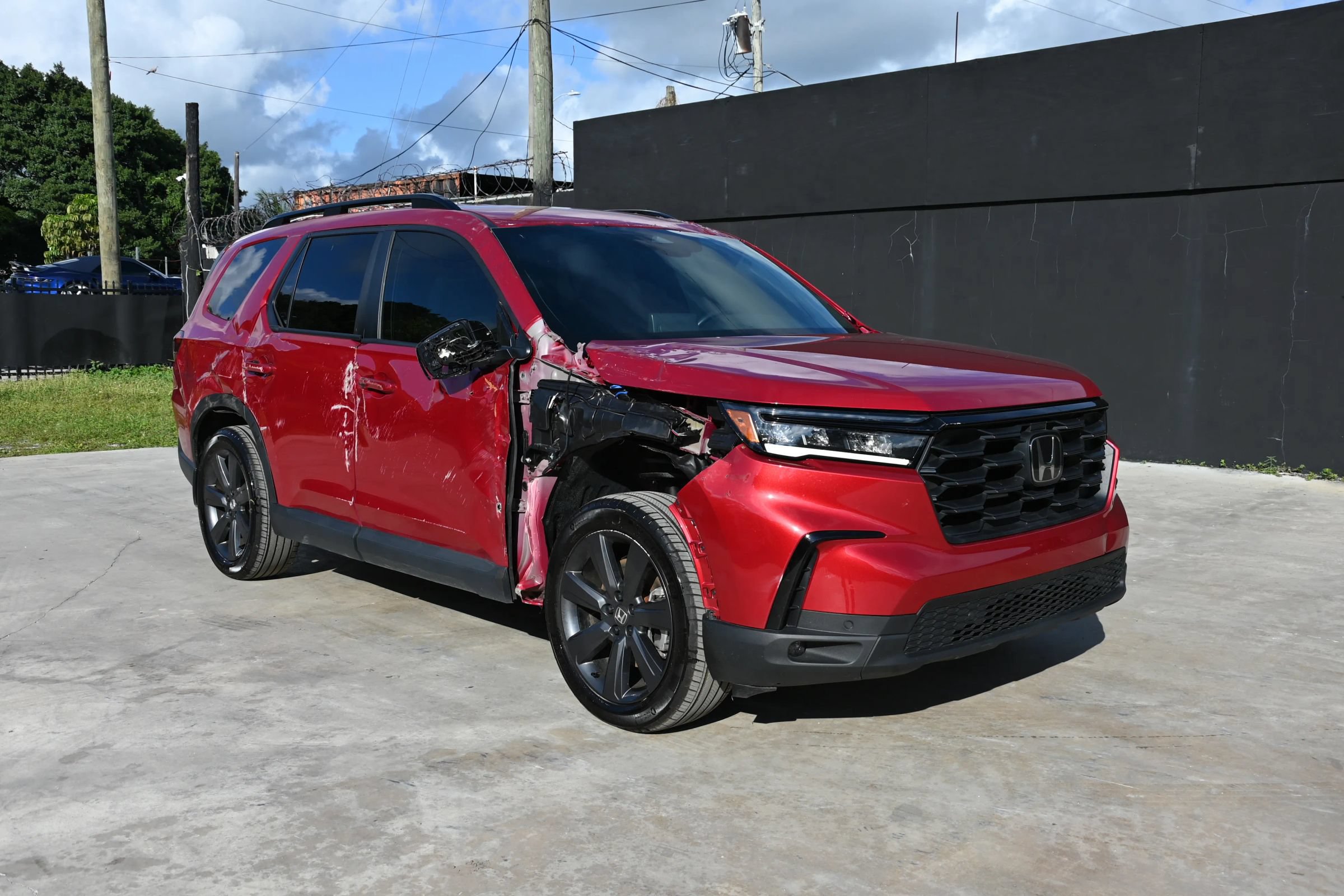 Used 2025 Honda Pilot Sport image 2