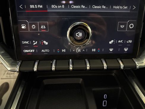 Used 2025 GMC Acadia Elevation image 15