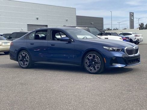 Used 2025 BMW 530i w/ M Sport Package RWD image 4
