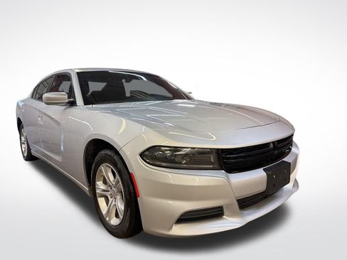 Used 2022 Dodge Charger SXT RWD image 9