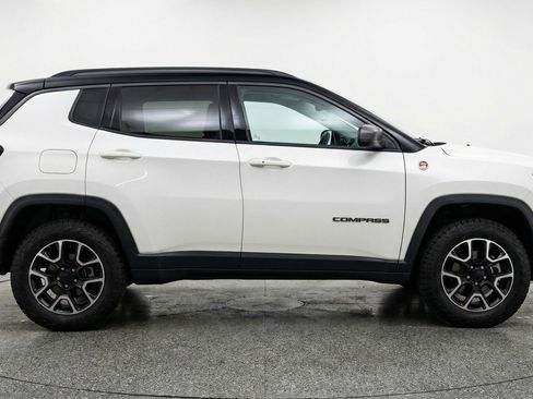 Used 2025 Jeep Compass Trailhawk AWD/4WD image 11