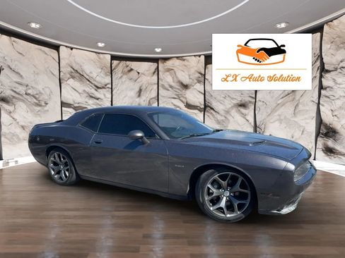 Used 2016 Dodge Challenger R/T RWD image 1