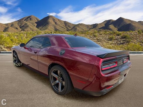 Used 2018 Dodge Challenger SRT Hellcat RWD image 3