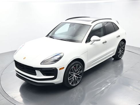 Certified 2023 Porsche Macan S AWD/4WD image 34