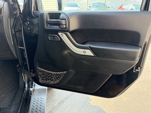 Used 2013 Jeep Wrangler Unlimited Sahara w/ Connectivity Group AWD/4WD image 34