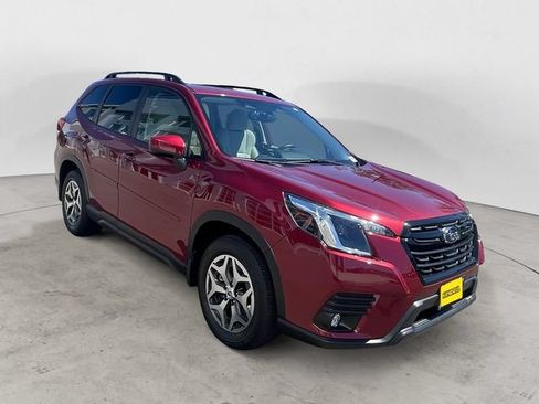 Used 2024 Subaru Forester Premium AWD/4WD image 3