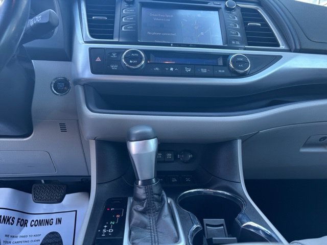 Used 2019 Toyota Highlander XLE AWD/4WD image 19