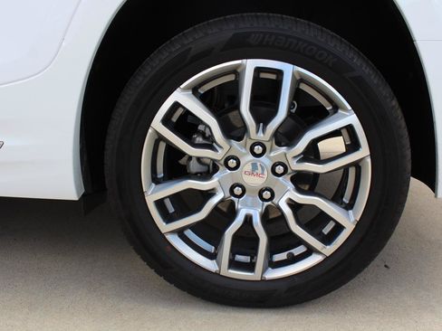 Used 2024 GMC Terrain Denali w/ Denali Premium Package AWD/4WD image 42