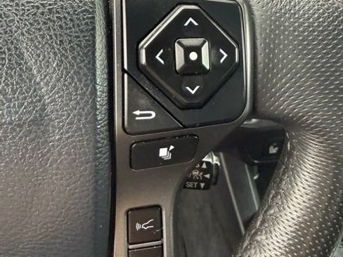 Used 2018 Toyota Tacoma SR5 image 20