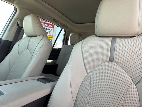 Used 2024 Toyota Grand Highlander AWD image 11