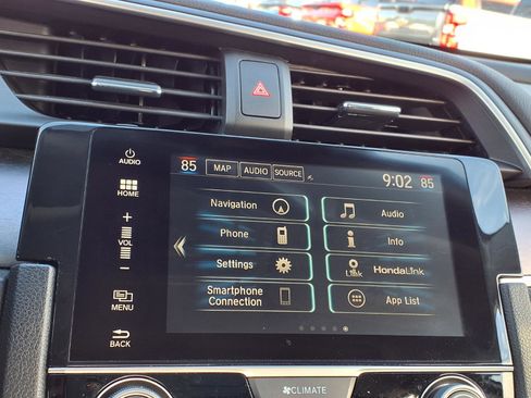 Used 2017 Honda Civic Touring image 3