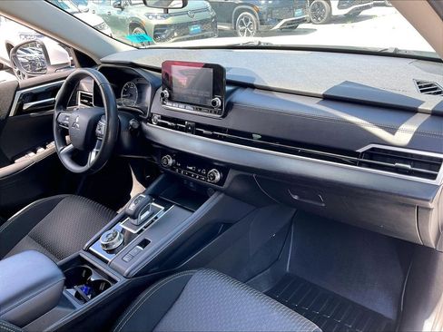 Used 2023 Mitsubishi Outlander ES AWD/4WD image 13