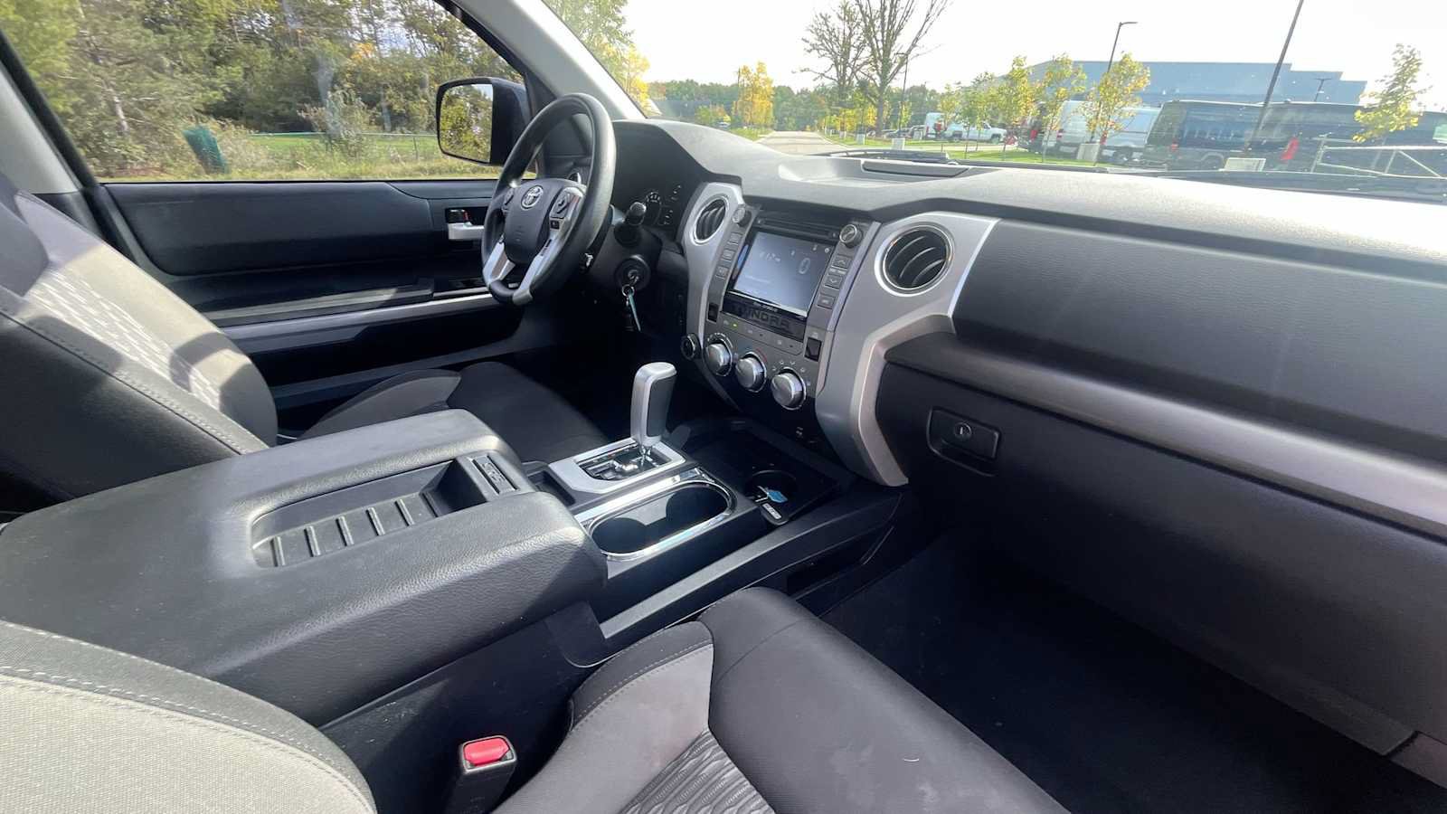 Used 2018 Toyota Tundra SR5 w/ SR5 Upgrade Package AWD/4WD image 10