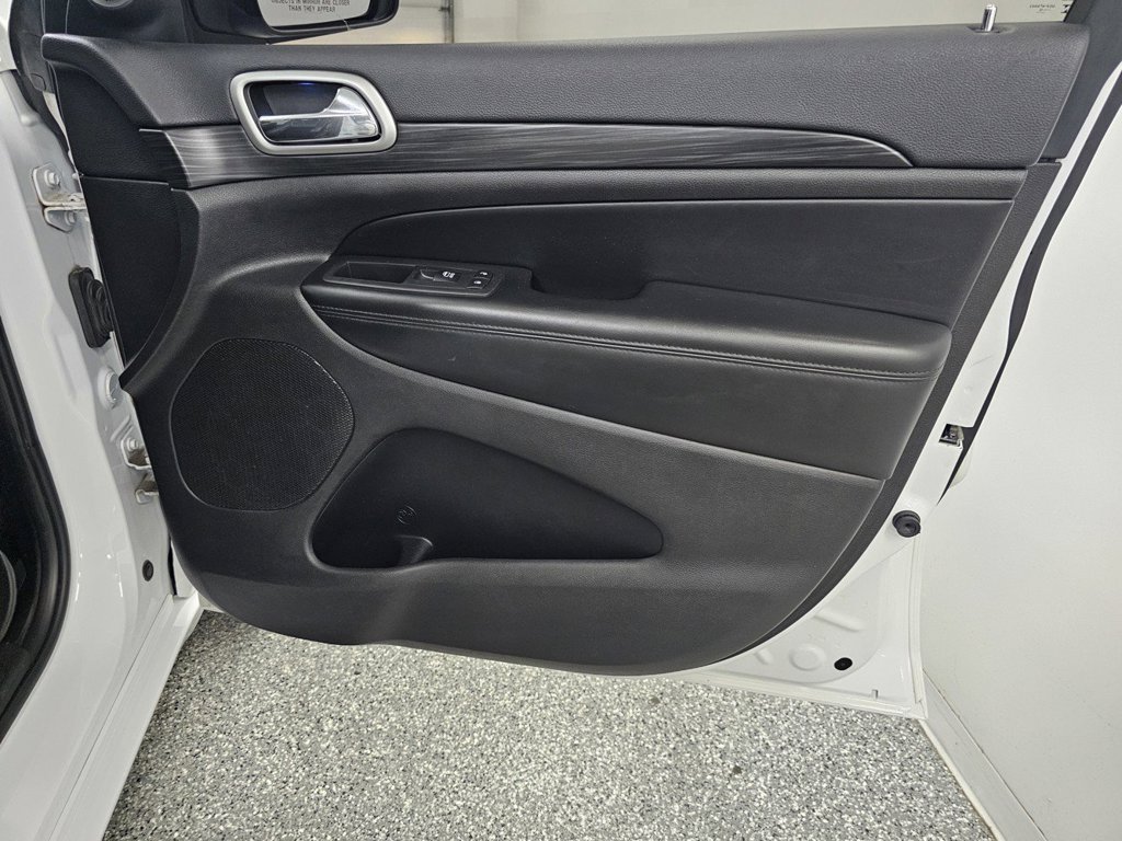 Used 2019 Jeep Grand Cherokee Altitude AWD/4WD image 23