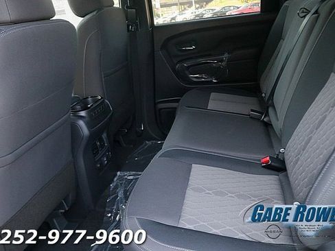 Used 2024 Nissan Titan SV w/ SV Convenience Package image 11