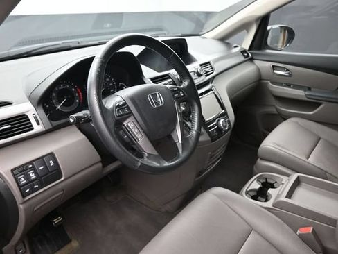 Used 2015 Honda Odyssey Touring Elite image 19