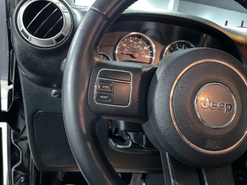 Used 2018 Jeep Wrangler Unlimited Sahara image 19