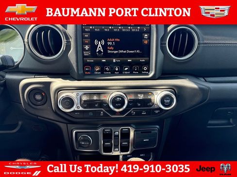Used 2021 Jeep Wrangler Unlimited Sahara w/ Dual Top Group AWD/4WD image 21