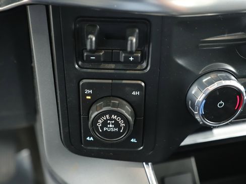 Used 2022 Ford F150 Lariat w/ Tow Technology Package image 18