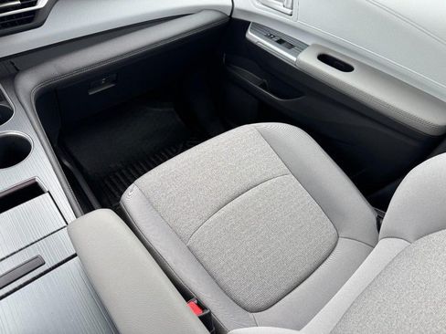 Used 2026 Toyota Sienna LE FWD image 24