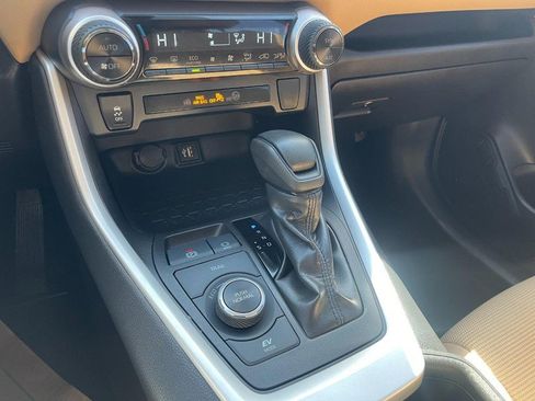 Used 2024 Toyota RAV4 LE image 17