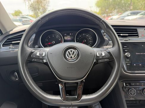 Used 2020 Volkswagen Tiguan SE w/ Panoramic Sunroof Package FWD image 9