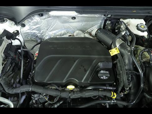 Used 2024 Chevrolet Trax LT w/ Sunroof Package FWD image 20