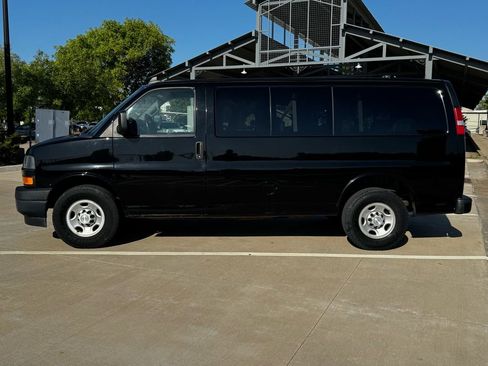 Used 2018 Chevrolet Express 2500 LS w/ Driver Convenience Package RWD image 6