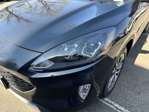 Used 2022 Ford Escape SEL image 9