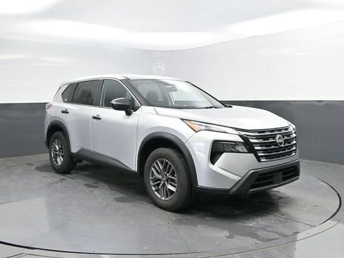Used 2024 Nissan Rogue S FWD image 4