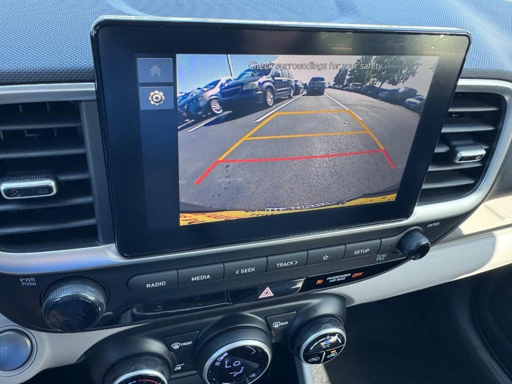 Certified 2025 Hyundai Venue SEL FWD image 21