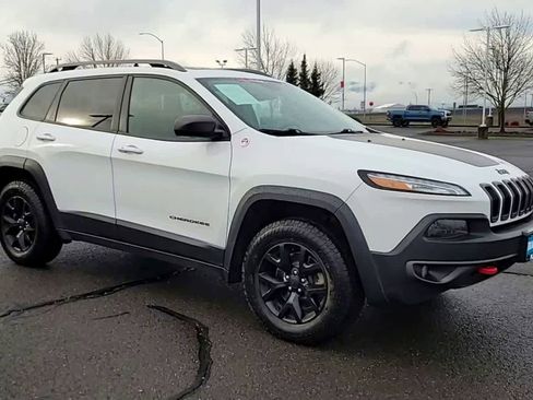 Used 2016 Jeep Cherokee Trailhawk w/ Comfort/Convenience Group image 2