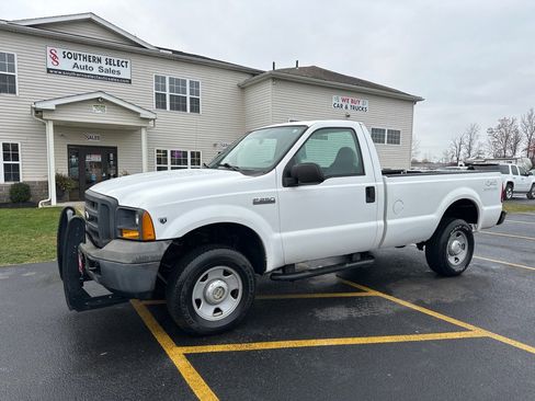 Used 2005 Ford F250 4x4 Regular Cab Super Duty image 2