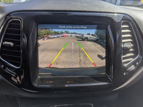 Used 2017 Jeep Compass Limited image 23