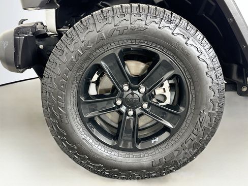 Used 2021 Jeep Wrangler Unlimited Sahara AWD/4WD image 11