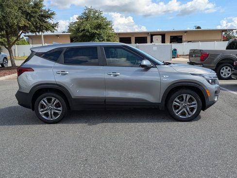 Used 2021 Kia Seltos LX AWD/4WD image 2