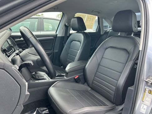 Used 2023 Volkswagen Jetta SE w/ Black Wheel Package FWD image 21