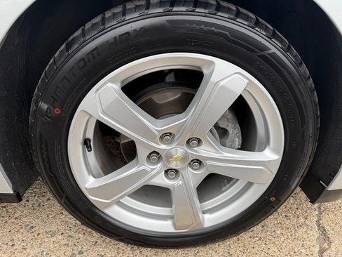 Used 2017 Chevrolet Volt LT FWD image 34
