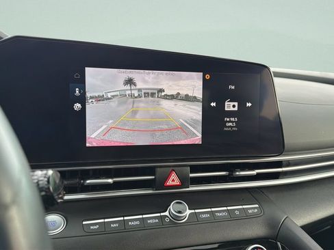 Used 2025 Hyundai Elantra Limited FWD image 17