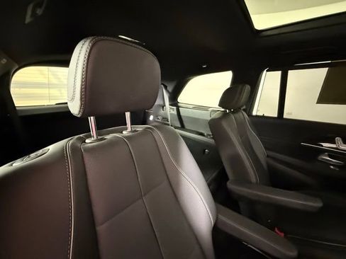 Used 2025 Mercedes-Benz GLS 580 4MATIC image 26