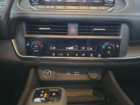 Used 2023 Nissan Rogue SV FWD image 39
