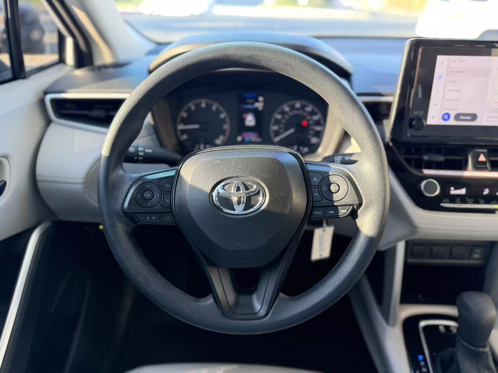 Used 2025 Toyota Corolla Cross L FWD image 11
