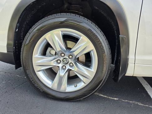 Used 2018 Toyota Highlander Limited AWD/4WD image 13