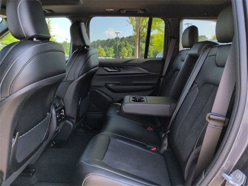 Certified 2024 Jeep Grand Cherokee Altitude image 13