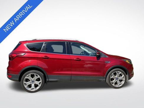 Used 2019 Ford Escape Titanium FWD image 3