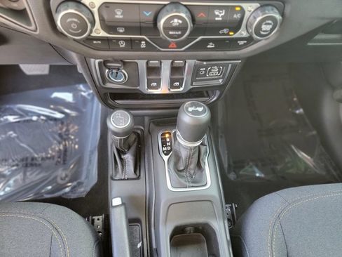 Used 2025 Jeep Wrangler Sport AWD/4WD image 19