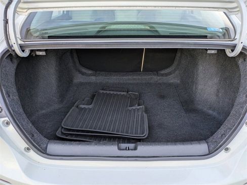 Used 2020 Honda Insight Touring image 12