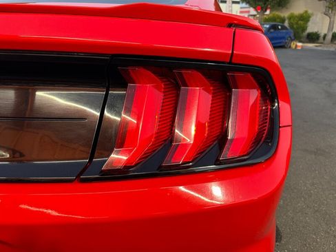 Used 2018 Ford Mustang GT Premium RWD image 12